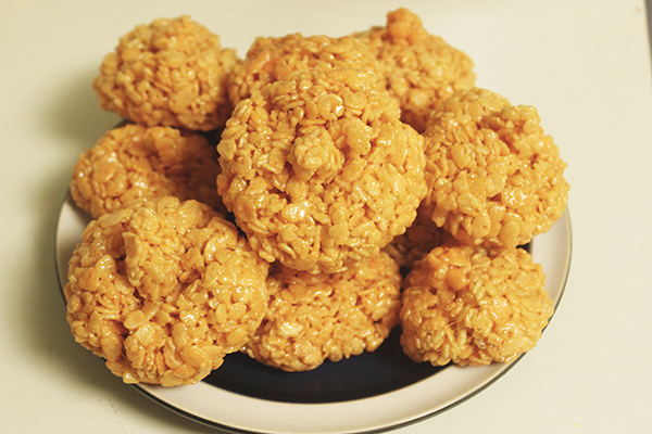 Pumpkin Rice Crispie Treats: www.katielikeme.com